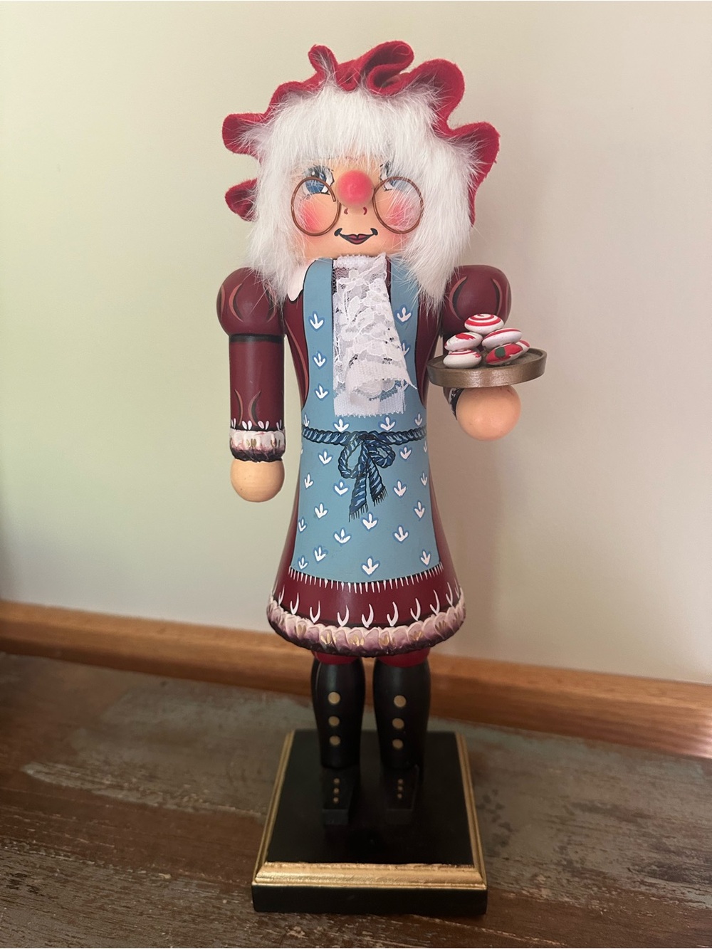 1995 Olde World Mrs Claus Nutcracker Village wooden doll works vintage